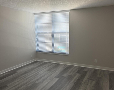 6 Royal Palm Way - Photo Thumbnail 12