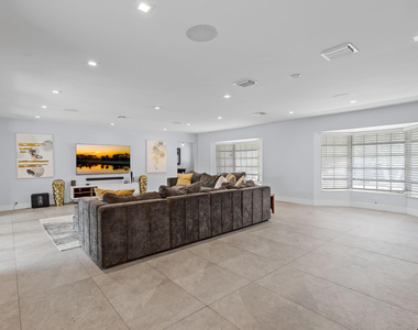 10140 Nw 37th Street - Photo Thumbnail 7