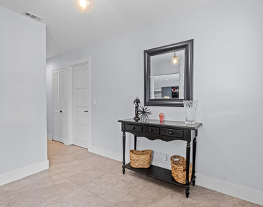 10140 Nw 37th Street - Photo Thumbnail 2