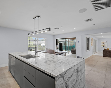 10140 Nw 37th Street - Photo Thumbnail 15