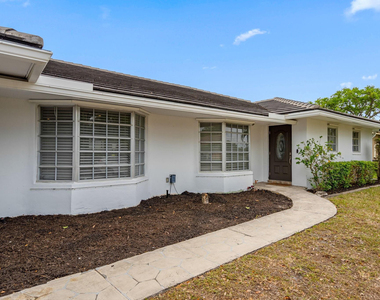 10140 Nw 37th Street - Photo Thumbnail 1