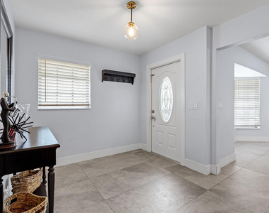 10140 Nw 37th Street - Photo Thumbnail 4
