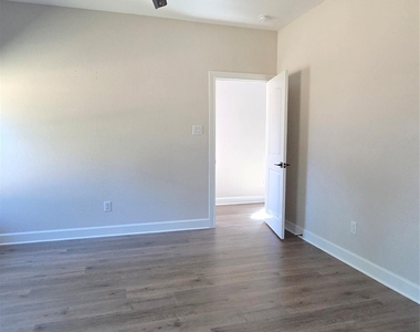 1121 Butler Avenue - Photo Thumbnail 5