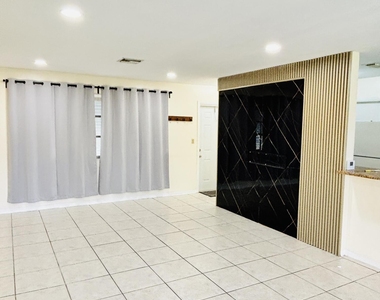 1411 Nw 79th Way - Photo Thumbnail 6