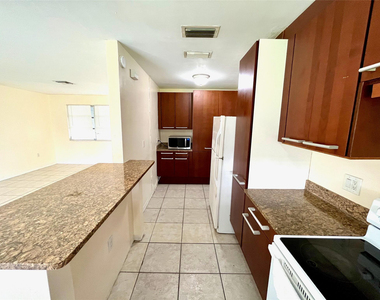 1411 Nw 79th Way - Photo Thumbnail 4