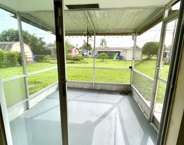 1411 Nw 79th Way - Photo Thumbnail 7