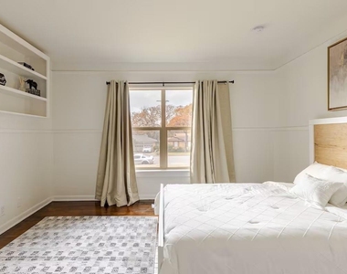 916 Acorn Street - Photo Thumbnail 13