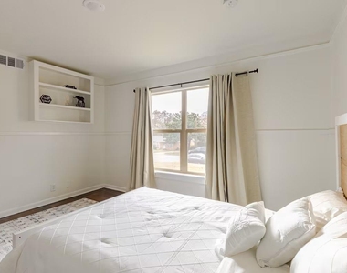 916 Acorn Street - Photo Thumbnail 14