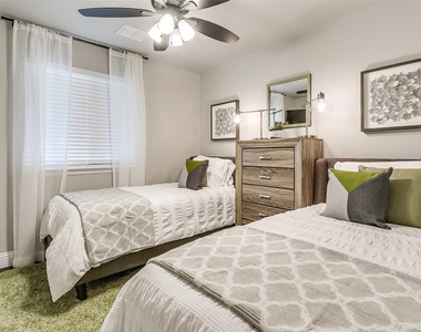 3817 Huntington Drive - Photo Thumbnail 13