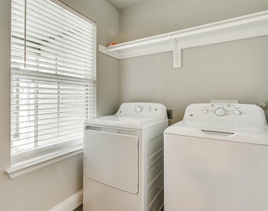 3817 Huntington Drive - Photo Thumbnail 17