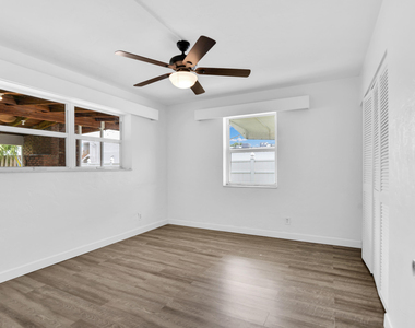 8 Ne 15th Avenue - Photo Thumbnail 15