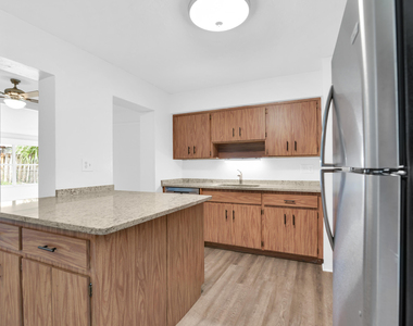 8 Ne 15th Avenue - Photo Thumbnail 4