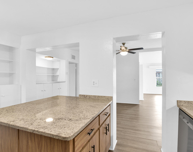 8 Ne 15th Avenue - Photo Thumbnail 3