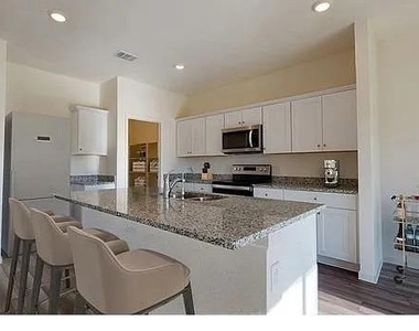 1875 Lockhart Drive - Photo Thumbnail 6