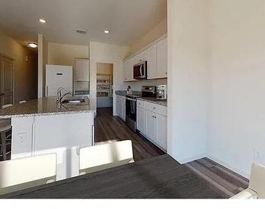 1875 Lockhart Drive - Photo Thumbnail 5