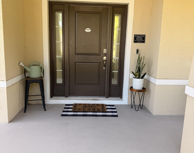 590 Se Faith Terrace - Photo Thumbnail 2