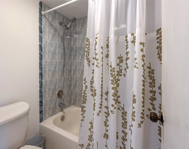 3774 Inverrary Boulevard - Photo Thumbnail 12