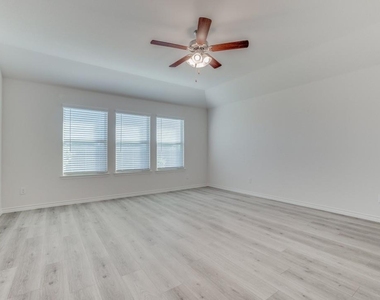 4108 Forest Bend Road - Photo Thumbnail 16