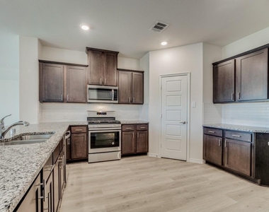 4108 Forest Bend Road - Photo Thumbnail 7