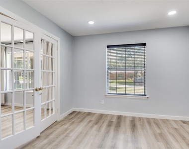 3647 Whitehall Drive - Photo Thumbnail 14