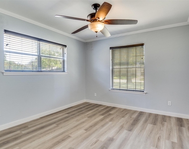 3647 Whitehall Drive - Photo Thumbnail 7