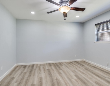 3647 Whitehall Drive - Photo Thumbnail 2