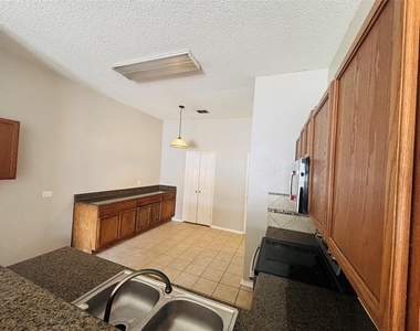 1108 Alexandria Drive - Photo Thumbnail 5