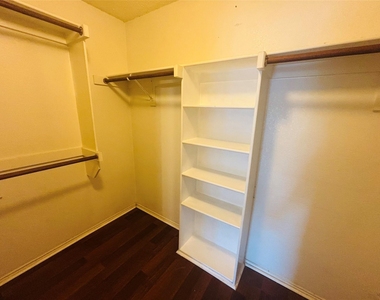 1108 Alexandria Drive - Photo Thumbnail 10
