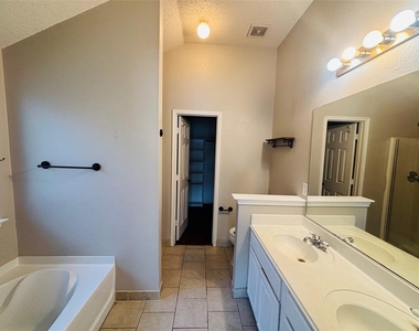 1108 Alexandria Drive - Photo Thumbnail 8