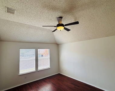 1108 Alexandria Drive - Photo Thumbnail 7