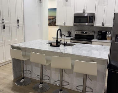 202 Wykagyl Street - Photo Thumbnail 4
