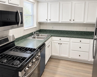 8324 Ellery Drive - Photo Thumbnail 7