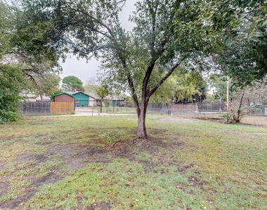 3842 Commonwealth Drive - Photo Thumbnail 12