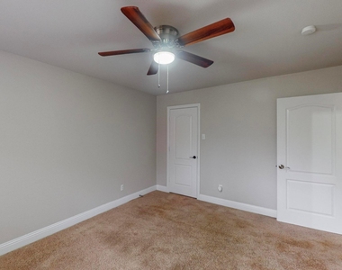 3842 Commonwealth Drive - Photo Thumbnail 3