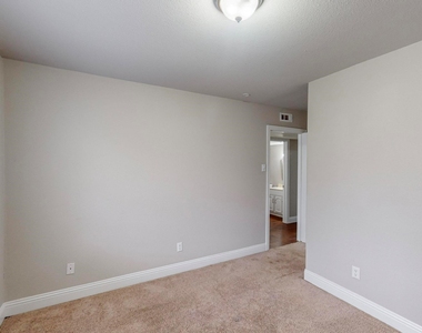3842 Commonwealth Drive - Photo Thumbnail 7