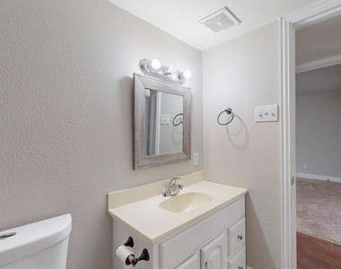 3842 Commonwealth Drive - Photo Thumbnail 5