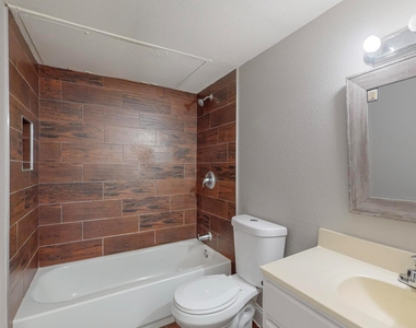 3842 Commonwealth Drive - Photo Thumbnail 6