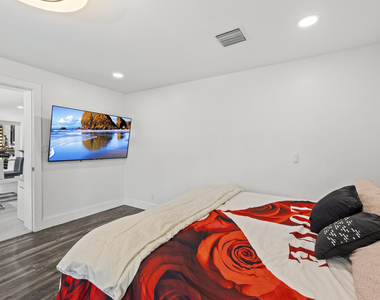 3230 Roosevelt Street - Photo Thumbnail 20