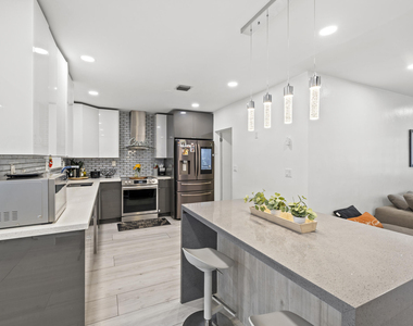 3230 Roosevelt Street - Photo Thumbnail 9
