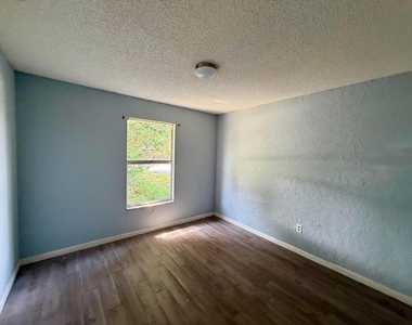 332 Fleming Avenue - Photo Thumbnail 5