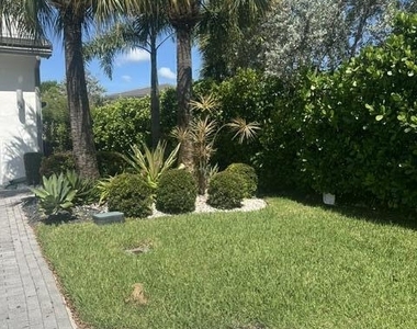 8991 Kingsmoor Way - Photo Thumbnail 1