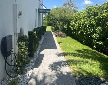 8991 Kingsmoor Way - Photo Thumbnail 2