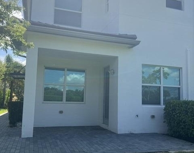 8991 Kingsmoor Way - Photo Thumbnail 6