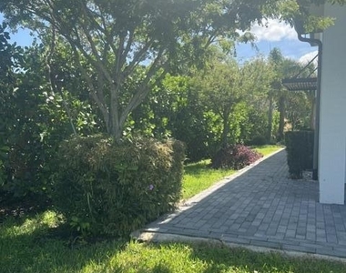8991 Kingsmoor Way - Photo Thumbnail 7