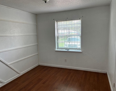 10327 Springhaven Drive - Photo Thumbnail 5