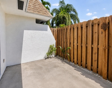 4967 Nw 95th Avenue - Photo Thumbnail 15