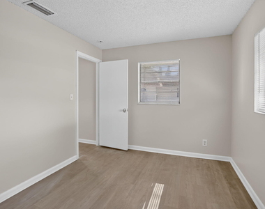 4967 Nw 95th Avenue - Photo Thumbnail 12