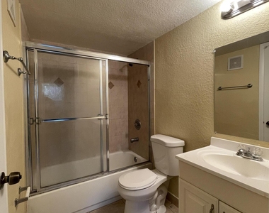 11626 Nw 26th Court - Photo Thumbnail 10