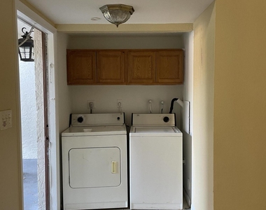 11626 Nw 26th Court - Photo Thumbnail 5
