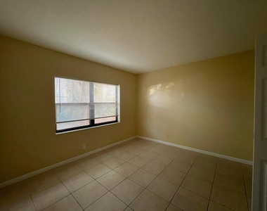 11626 Nw 26th Court - Photo Thumbnail 6